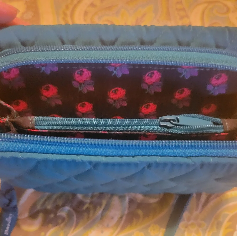 VERA BRADLEY Crossbody/Clutch Great condition - Picture 4 of 6